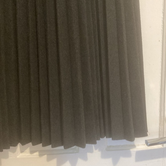 Aritzia pleated midi skirt - Picture 2 of 6